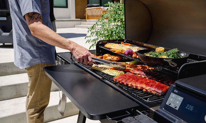 OUTDOOR KITCHENS & BBQs